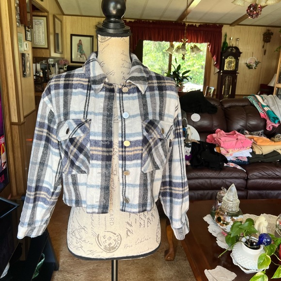 Woman’s Zara plaid cropped jacket - Picture 16 of 16